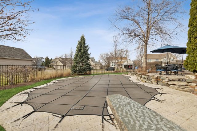 1 Mckenzie Court, Lake In The Hills, IL 60156