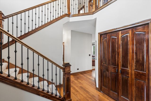 1 Mckenzie Court, Lake In The Hills, IL 60156