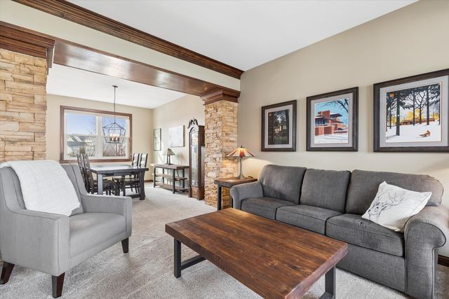 1 Mckenzie Court, Lake In The Hills, IL 60156