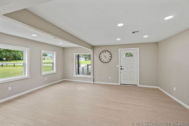 1011 N State Street, Wagoner, OK 74467
