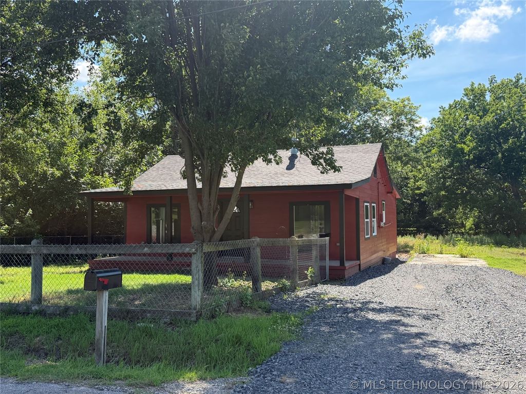 1011 N State Street, Wagoner, OK 74467