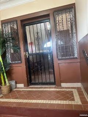 216-218 Sunset 1R, Newark, NJ 07106