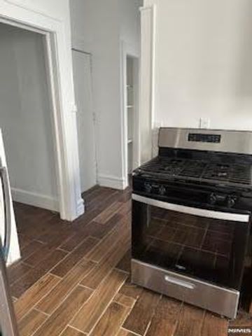 216-218 Sunset 1R, Newark, NJ 07106