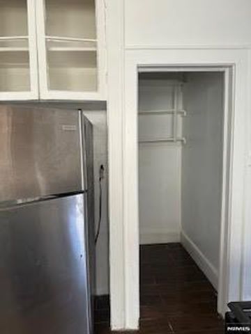 216-218 Sunset 1R, Newark, NJ 07106