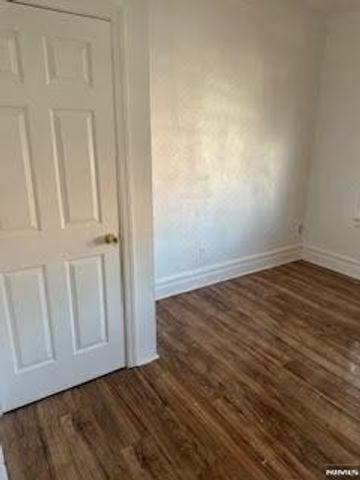 216-218 Sunset 1R, Newark, NJ 07106