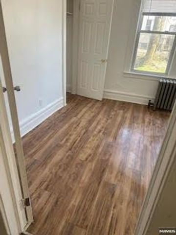 216-218 Sunset 1R, Newark, NJ 07106