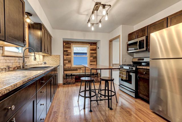 1715 E COLLEGE AVENUE, Appleton, WI 54915