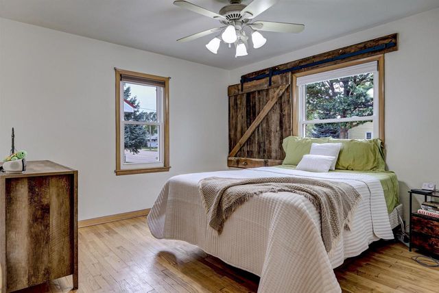 1715 E COLLEGE AVENUE, Appleton, WI 54915