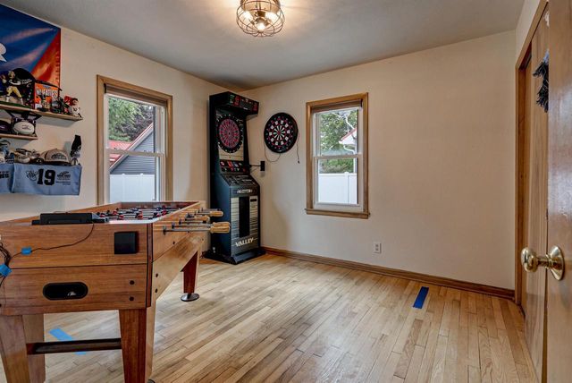 1715 E COLLEGE AVENUE, Appleton, WI 54915