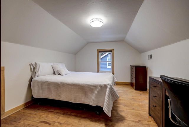1715 E COLLEGE AVENUE, Appleton, WI 54915