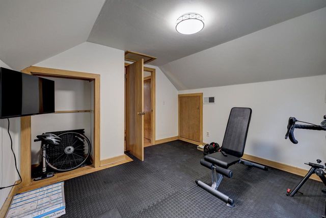 1715 E COLLEGE AVENUE, Appleton, WI 54915