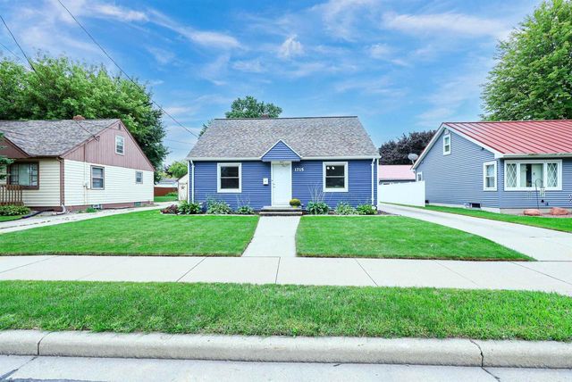 1715 E COLLEGE AVENUE, Appleton, WI 54915
