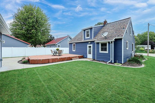 1715 E COLLEGE AVENUE, Appleton, WI 54915