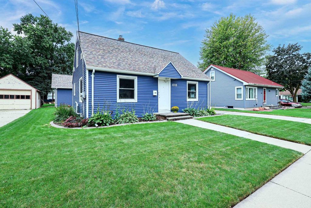 1715 E COLLEGE AVENUE, Appleton, WI 54915