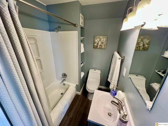 3009 S 24th Street, Omaha, NE 68108