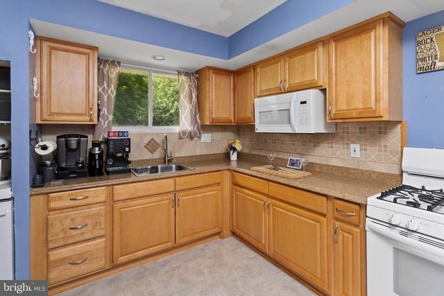 809 WOODLANE RD, Edgewater Park, NJ 08010