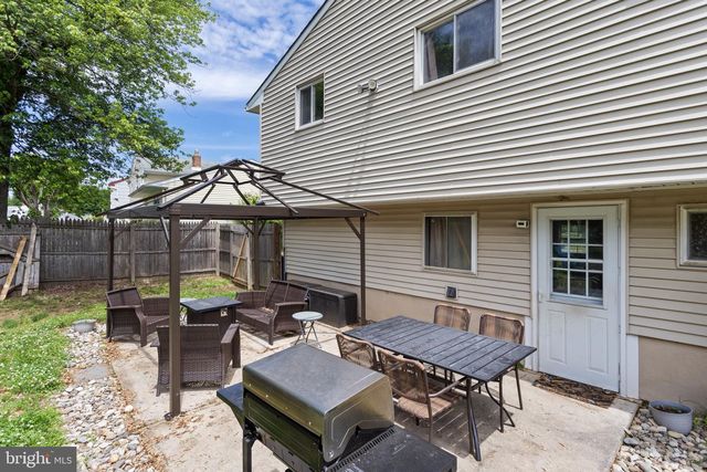 809 WOODLANE RD, Edgewater Park, NJ 08010