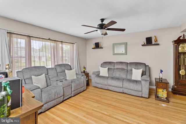 809 WOODLANE RD, Edgewater Park, NJ 08010