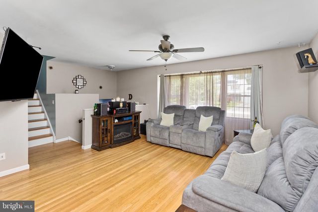 809 WOODLANE RD, Edgewater Park, NJ 08010