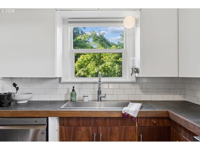 2015 E 29TH St, Vancouver, WA 98663