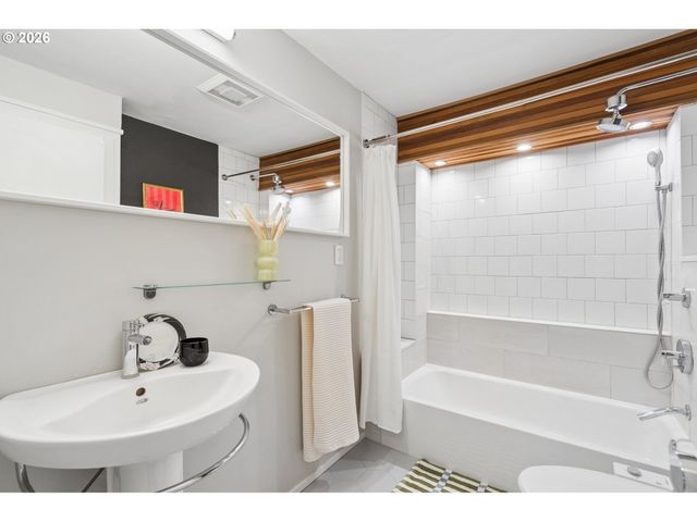 2015 E 29TH St, Vancouver, WA 98663