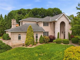 7 Grayhurst Dr, Wilkins Twp, PA 15235