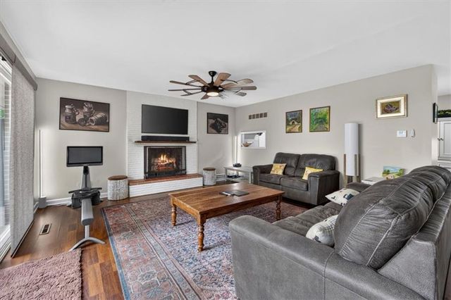 2800 W 91st Street, Leawood, KS 66206