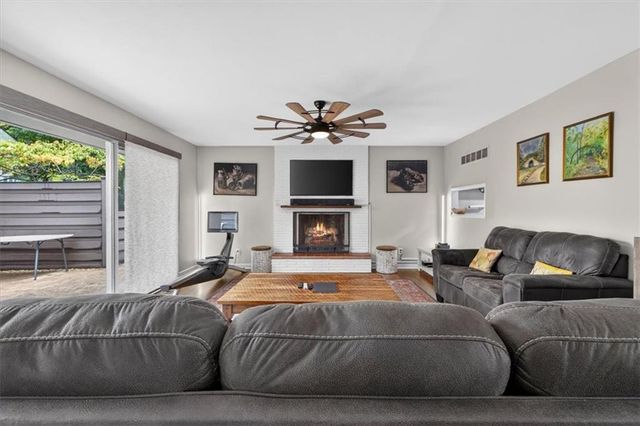 2800 W 91st Street, Leawood, KS 66206