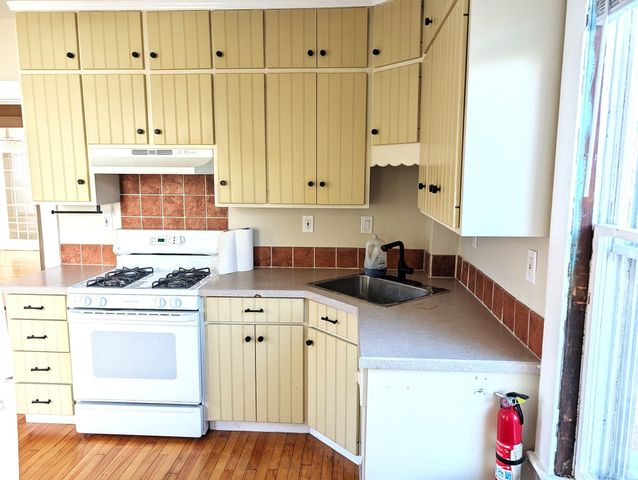 43 Summit Ave 1, Salem, MA 01970