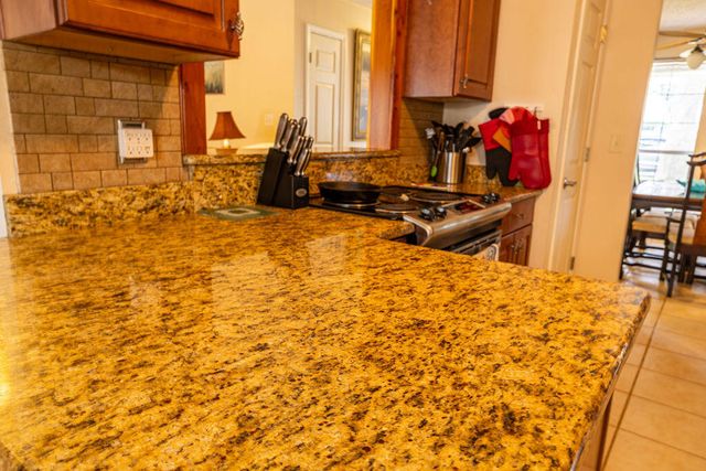 6910 Calle De Caballero, Navarre, FL 32566