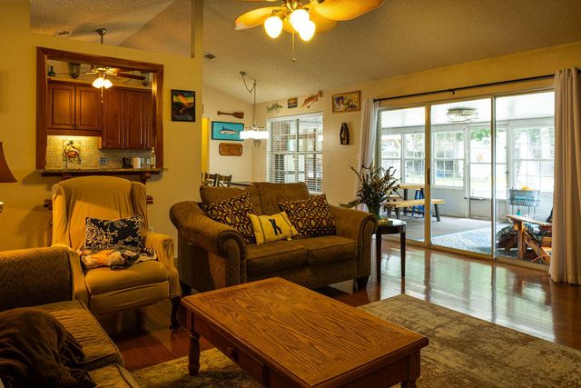 6910 Calle De Caballero, Navarre, FL 32566