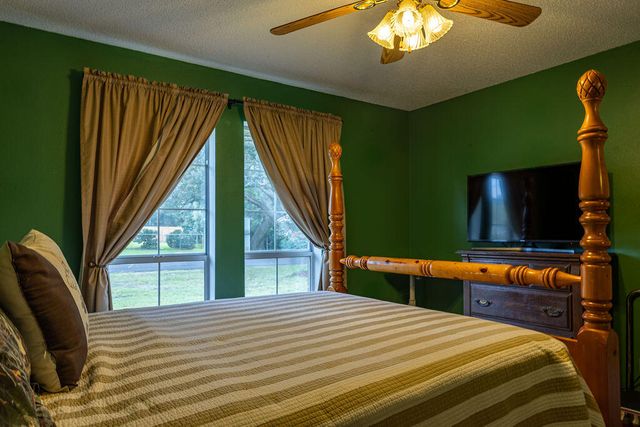 6910 Calle De Caballero, Navarre, FL 32566