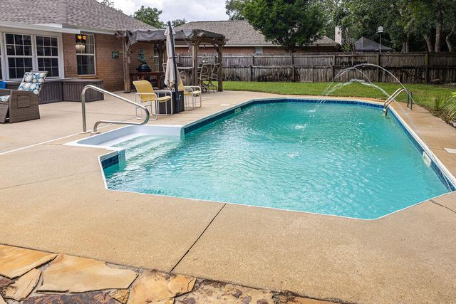 6910 Calle De Caballero, Navarre, FL 32566