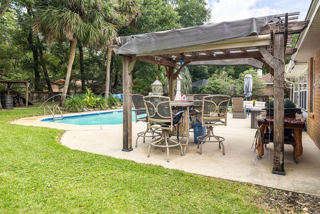 6910 Calle De Caballero, Navarre, FL 32566