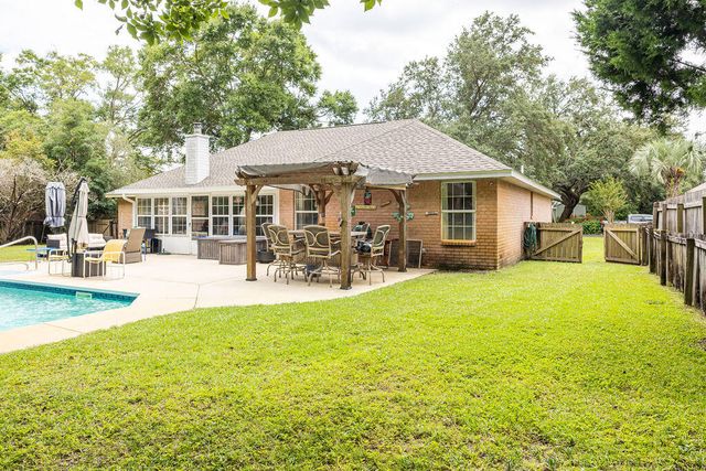 6910 Calle De Caballero, Navarre, FL 32566