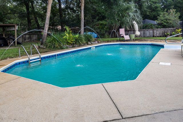 6910 Calle De Caballero, Navarre, FL 32566
