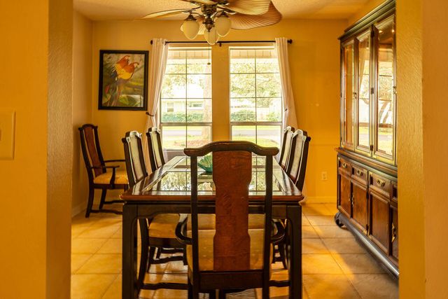 6910 Calle De Caballero, Navarre, FL 32566