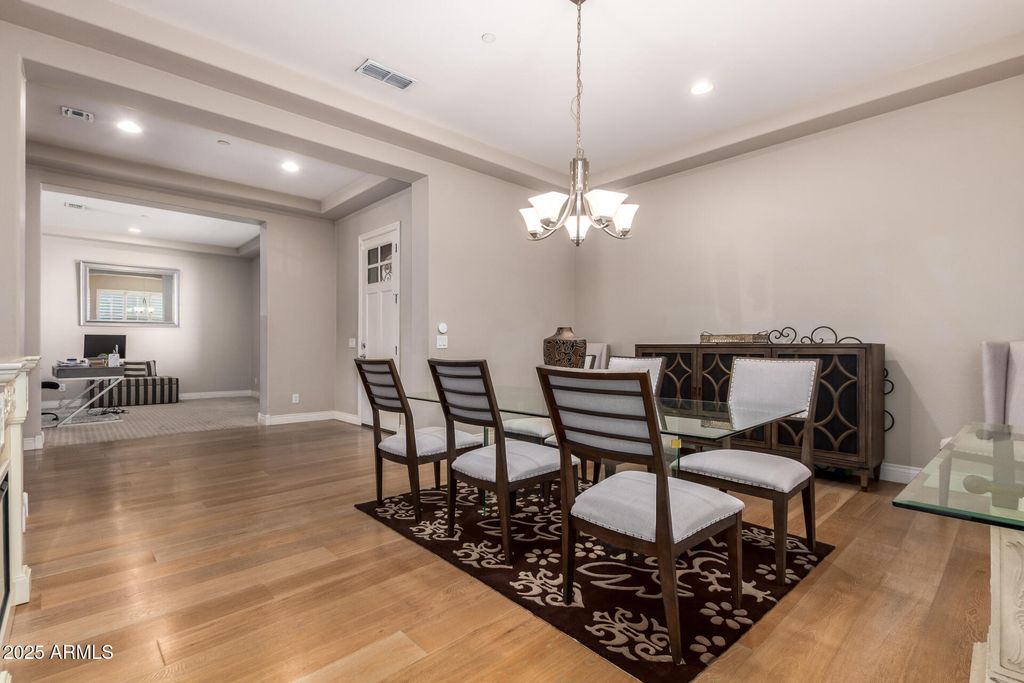 Image 10 of property listing at 10143 W EL CORTEZ Place, Peoria, AZ 85383