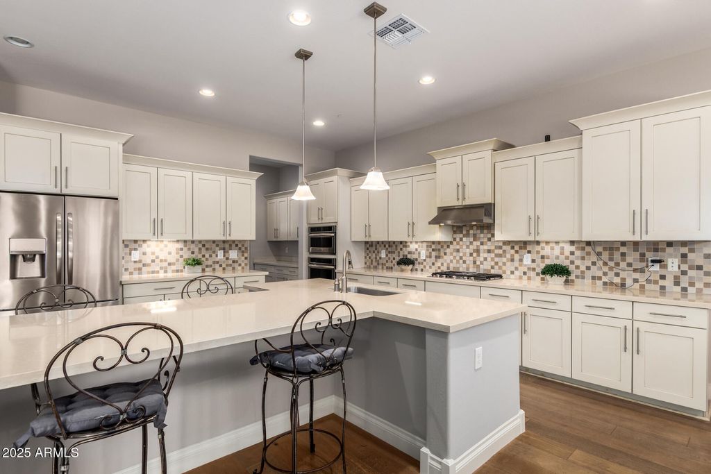 Image 13 of property listing at 10143 W EL CORTEZ Place, Peoria, AZ 85383