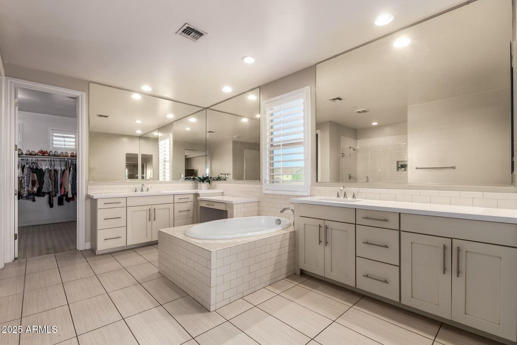 Image 20 of property listing at 10143 W EL CORTEZ Place, Peoria, AZ 85383
