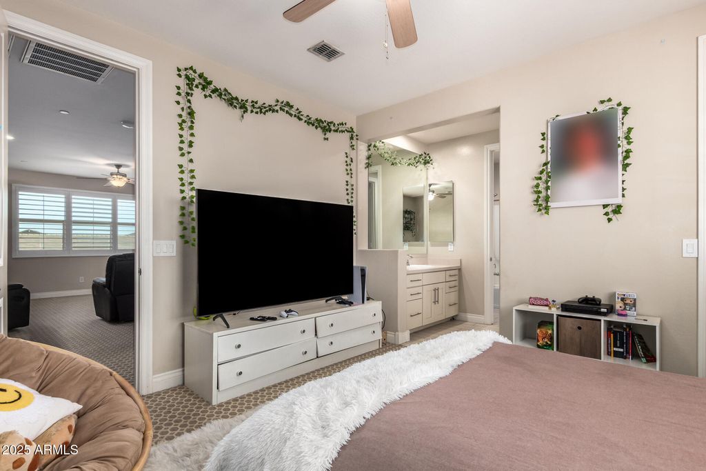 Image 24 of property listing at 10143 W EL CORTEZ Place, Peoria, AZ 85383