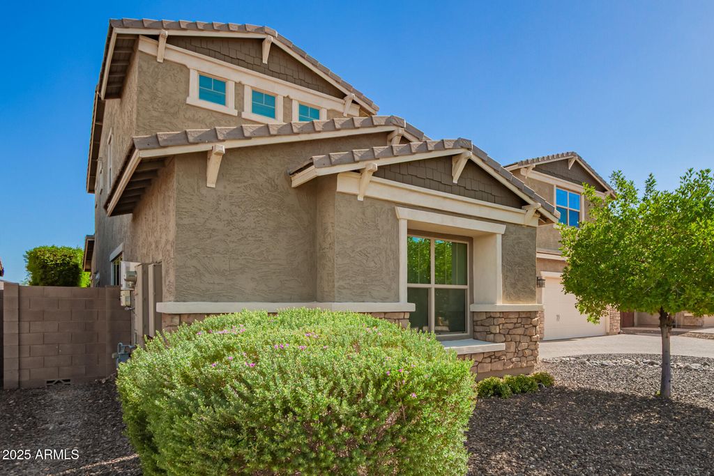 Image 3 of property listing at 10143 W EL CORTEZ Place, Peoria, AZ 85383