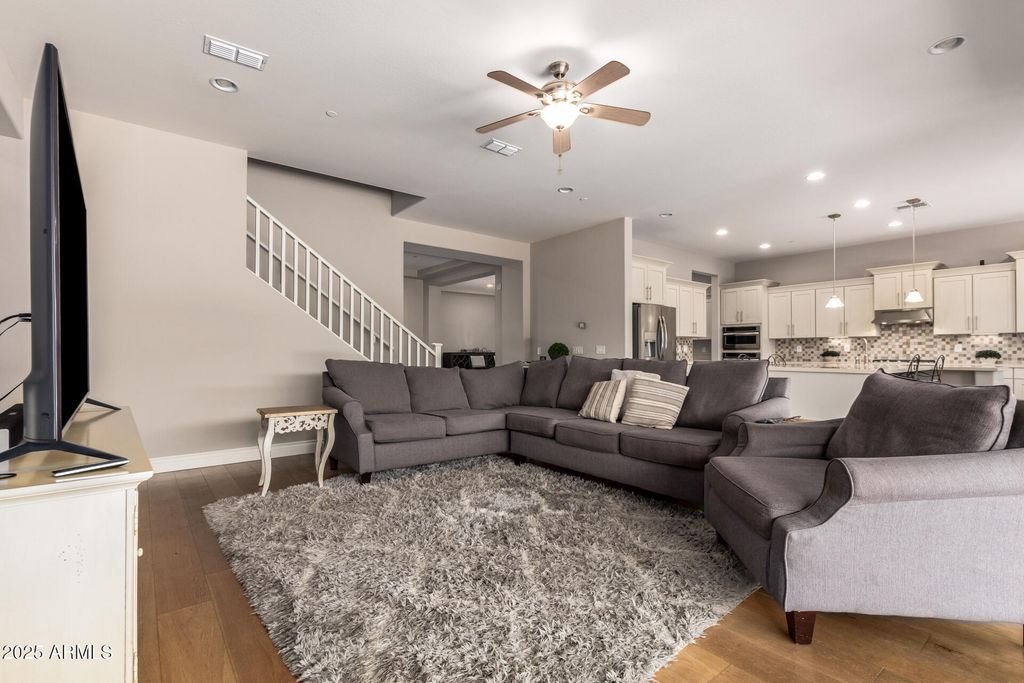 Image 6 of property listing at 10143 W EL CORTEZ Place, Peoria, AZ 85383