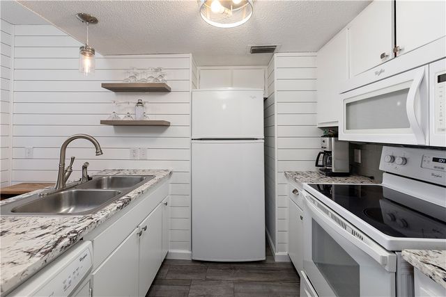 1524 Wood Ave 208, St Simons Island, GA 31522