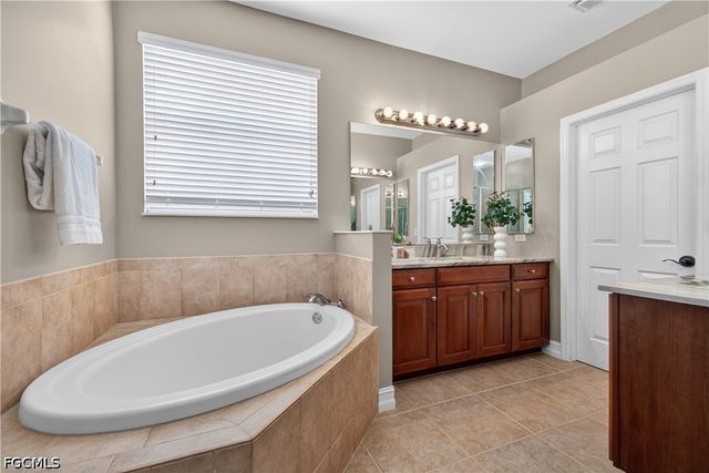 12587 Stone Tower LOOP, Fort Myers, FL 33913