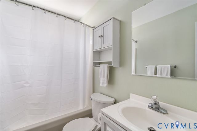 11375 Otter Run Dr, Ashland, VA 23005