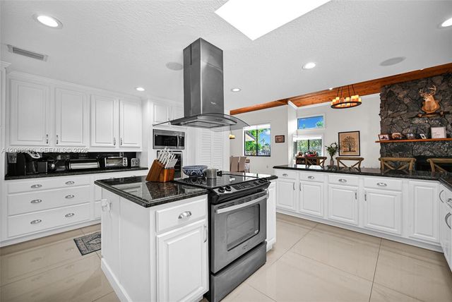 13800 SW 38th St, Miami, FL 33175