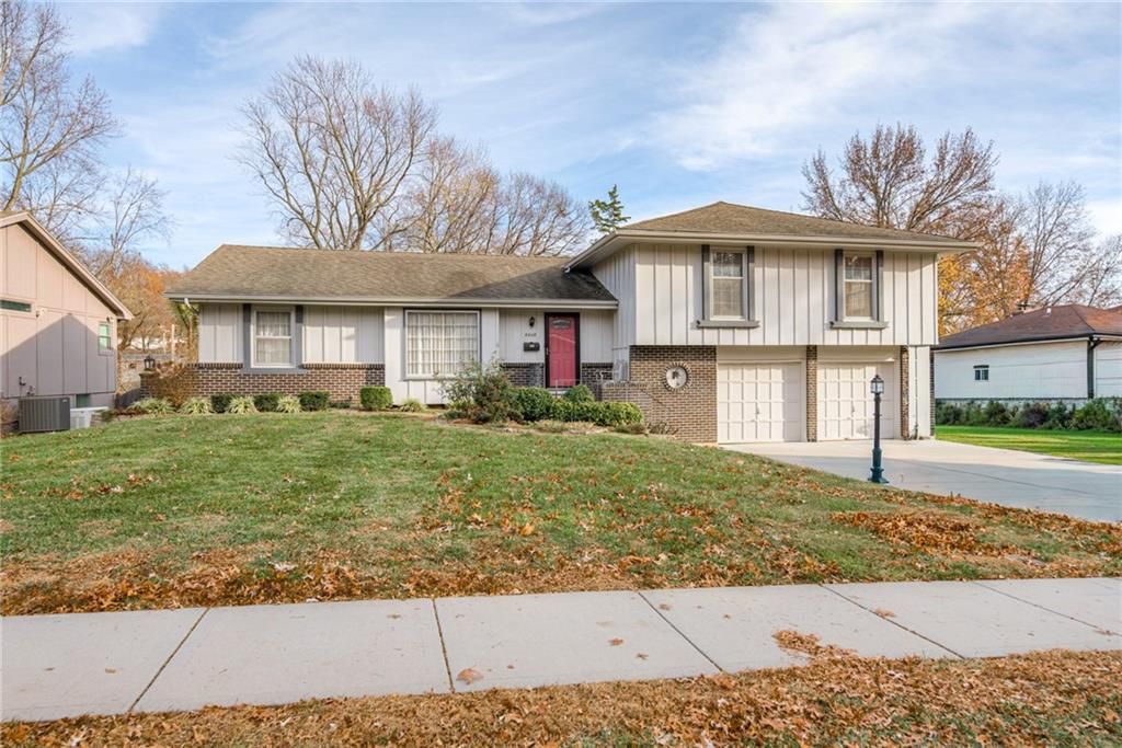 8809 Outlook Drive, Overland Park, KS 66207