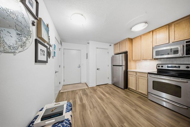 48 Groveland Terrace B204, Minneapolis, MN 55403