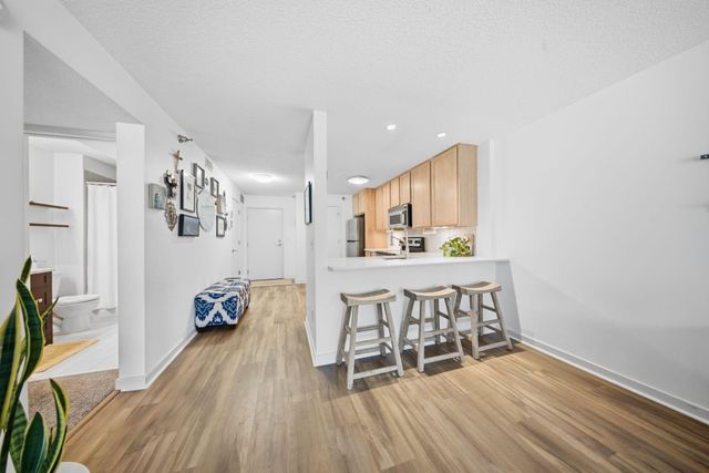 48 Groveland Terrace B204, Minneapolis, MN 55403